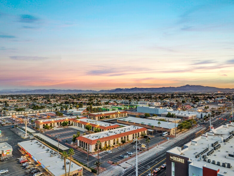 La Plaza Business Center portfolio of 3 properties for sale on LoopNet.ca - Building Photo - Image 3 of 12