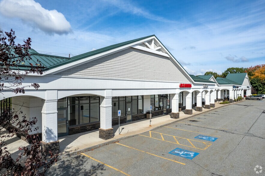 1051 Ten Rod Rd, North Kingstown, RI à louer - Photo du bâtiment - Image 1 de 13