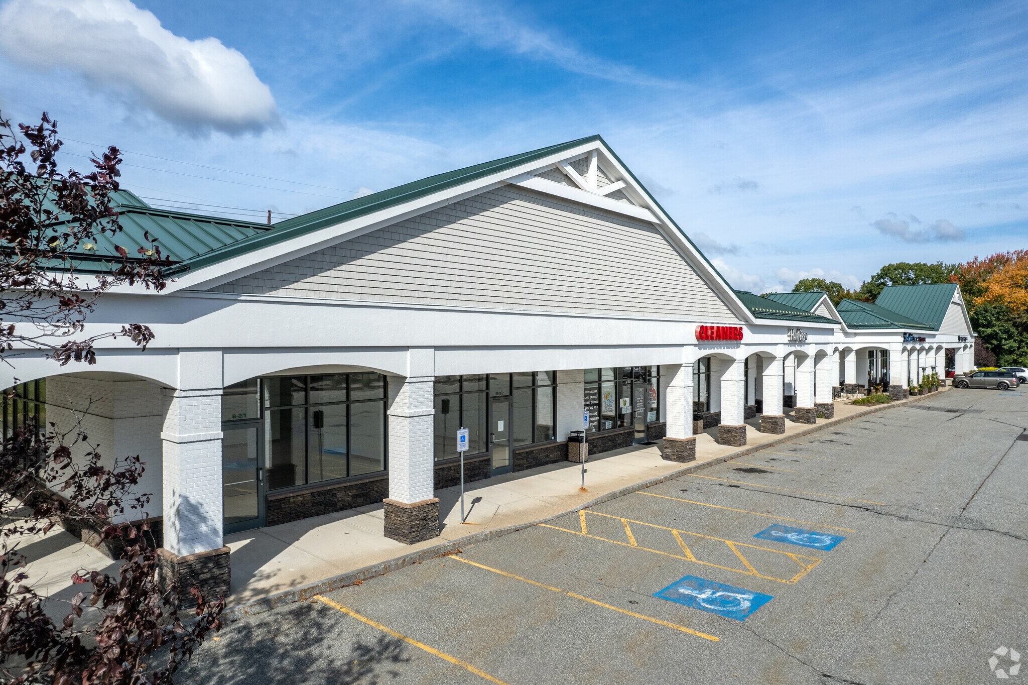 1051 Ten Rod Rd, North Kingstown, RI à louer Photo du bâtiment- Image 1 de 14