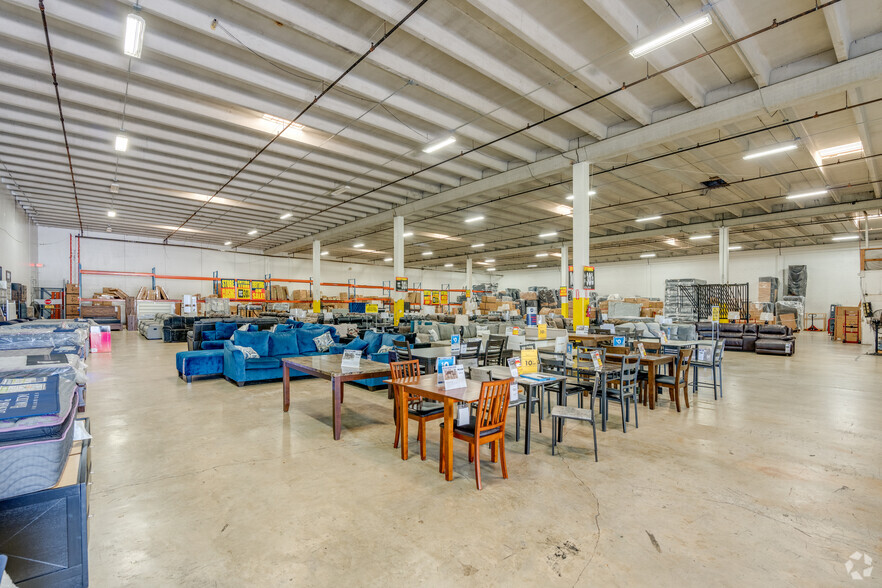 5240-5260 NW 167th St, Hialeah, FL for lease - Interior Photo - Image 3 of 35