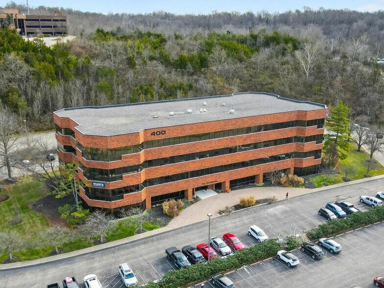 400 TechneCenter Dr, Milford, OH à louer - Photo du bâtiment - Image 1 de 2