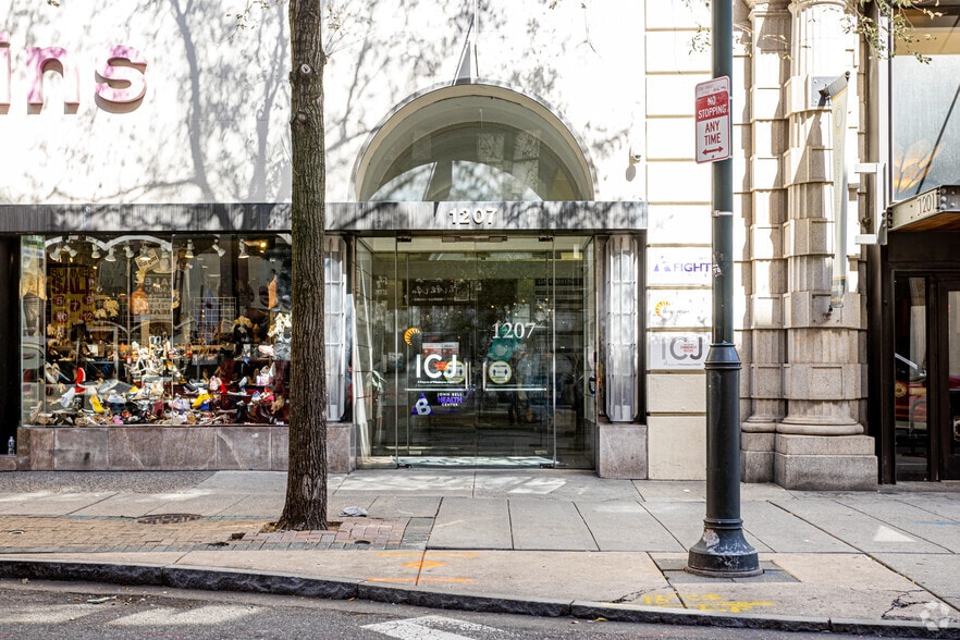 1207 Chestnut St, Philadelphia, PA for lease - Building Photo - Image 2 of 6