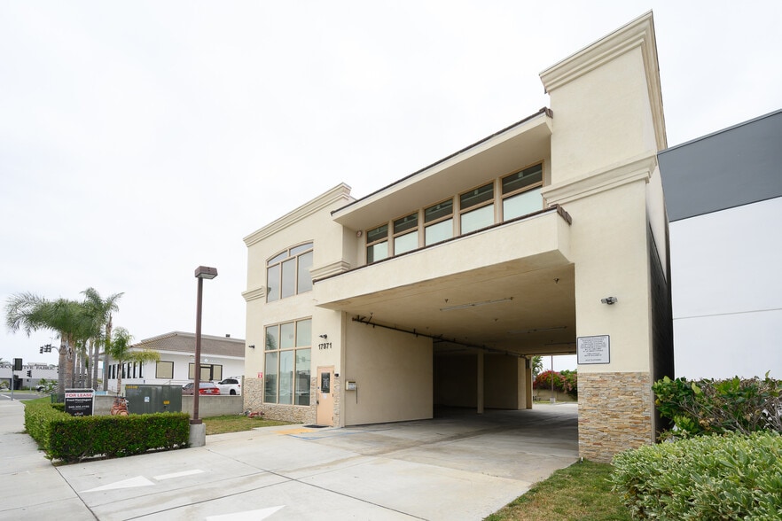 17971 Euclid St, Fountain Valley, CA à louer - Photo du bâtiment - Image 2 de 12