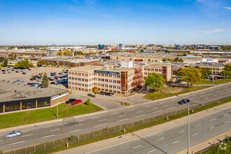7405 Rte Transcanadienne, Montréal, QC - AÉRIEN Vue de la carte