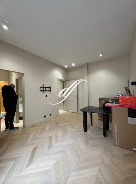 Retail in Paris for sale - Interior Photo - Image 2 of 5