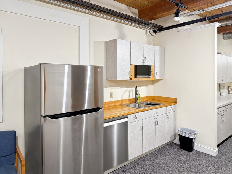 322 W Main St, Tilton, NH à louer - Photo intérieure - Image 2 de 14