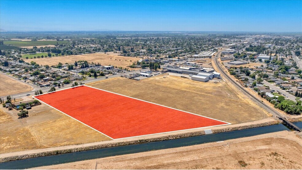 1155 Academy Ave, Sanger, CA à vendre - Photo du bâtiment - Image 2 de 4