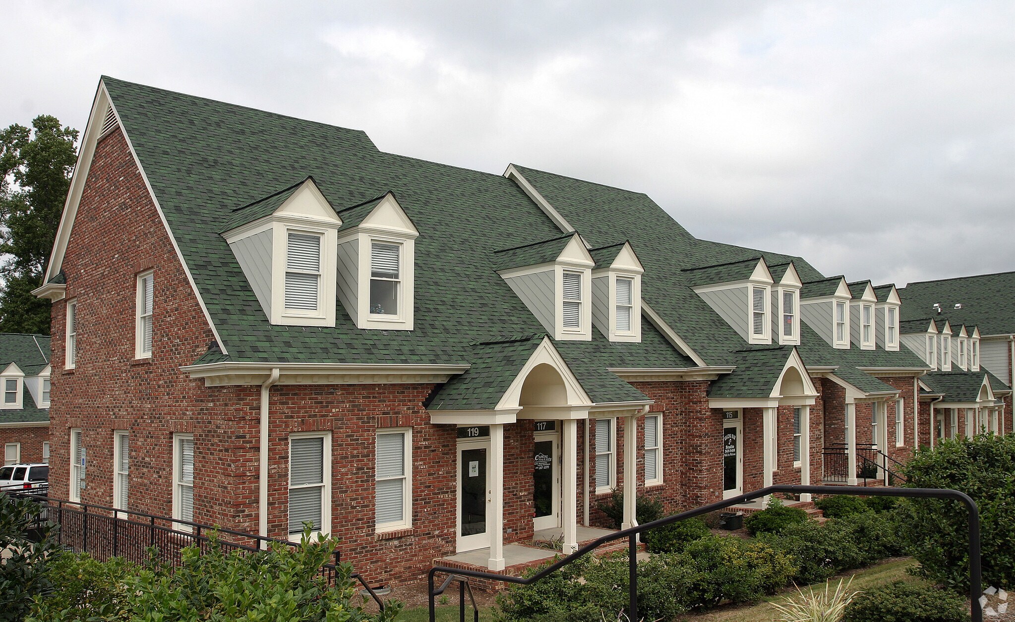 113-119 Salem Towne Ct, Apex, NC for sale Primary Photo- Image 1 of 5