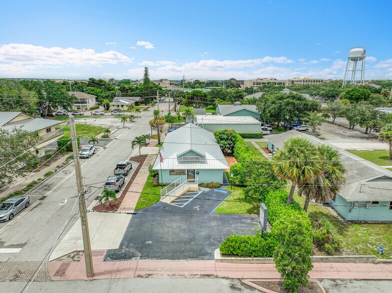 101 SE Martin Luther King Jr Blvd, Stuart, FL à vendre - Photo du bâtiment - Image 3 de 34