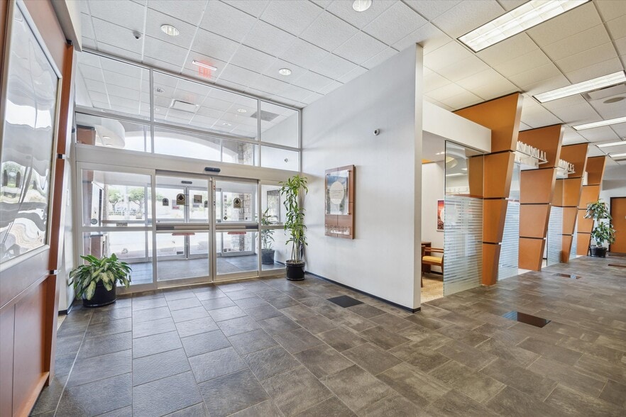 28850 Tomball Pky, Tomball, TX for sale - Interior Photo - Image 3 of 36