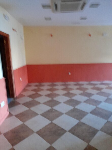 Commerce de détail dans Cáceres, Cáceres à louer - Photo du bâtiment - Image 2 de 11