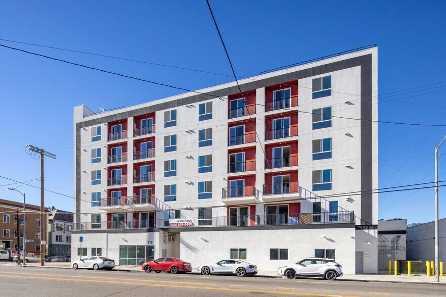 719 S Hoover St, Los Angeles, CA à louer - Photo du bâtiment - Image 2 de 12