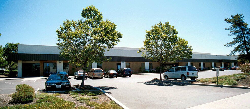 462-472 Vista Way, Milpitas, CA à louer - Photo du bâtiment - Image 3 de 10