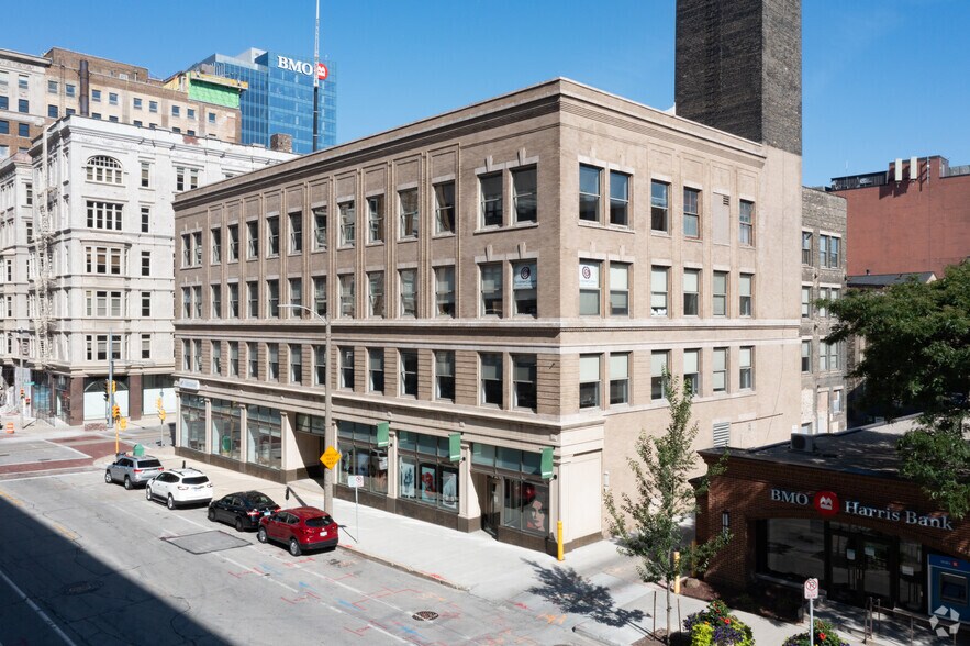 756 N Milwaukee St, Milwaukee, WI à louer - Photo du bâtiment - Image 2 de 5