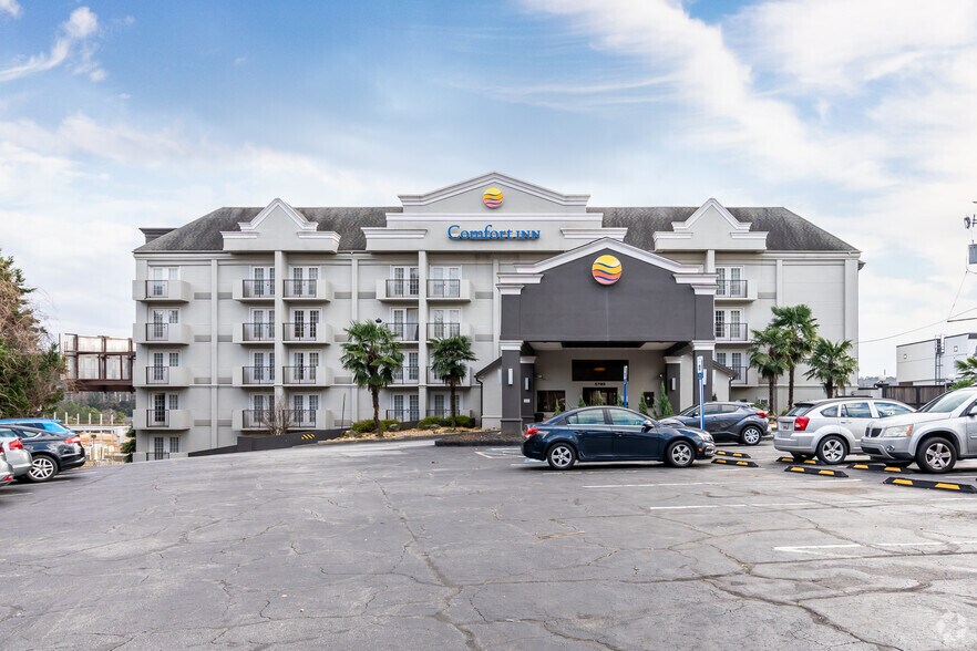 5793 Roswell Rd NE, Atlanta, GA à vendre - Photo du bâtiment - Image 3 de 41