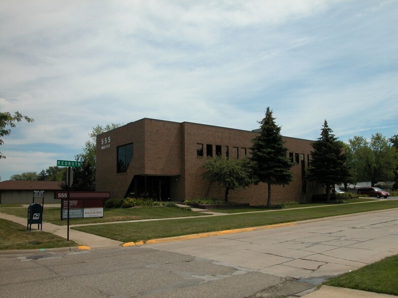 555 W 14 Mile Rd, Clawson, MI for lease - Primary Photo - Image 1 of 4