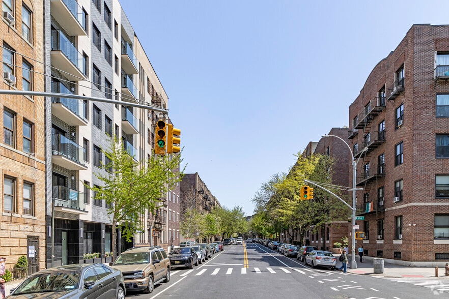 116 Seaman Ave, New York, NY for lease - Building Photo - Image 2 of 5