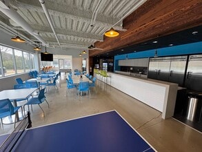 7900 McCloud Rd, Greensboro, NC à louer Photo du bâtiment- Image 2 de 10