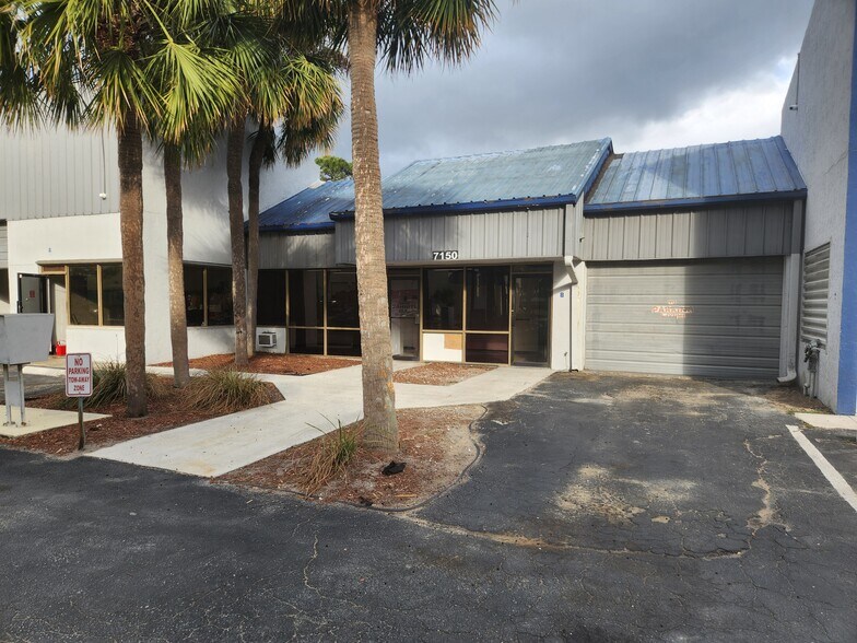 7150 Devons Rd, Riviera Beach, FL à louer - Photo du bâtiment - Image 2 de 17