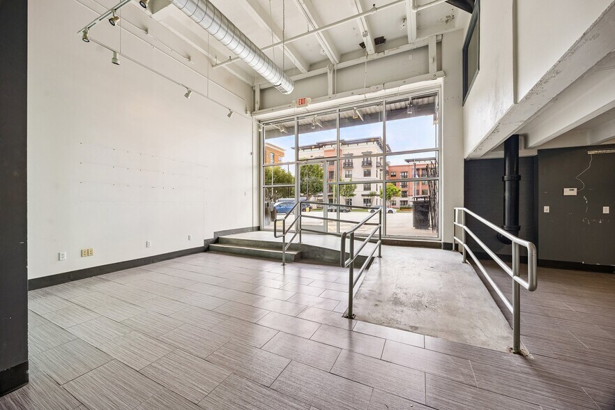 2600 Travis St, Houston, TX à louer - Photo du bâtiment - Image 3 de 10