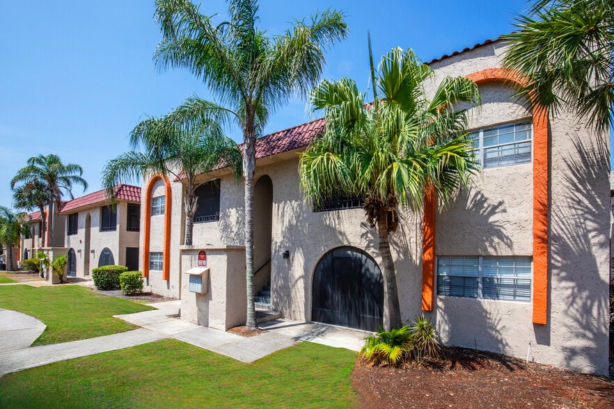 5528 Cinderlane Pky, Orlando, FL for sale - Building Photo - Image 3 of 6