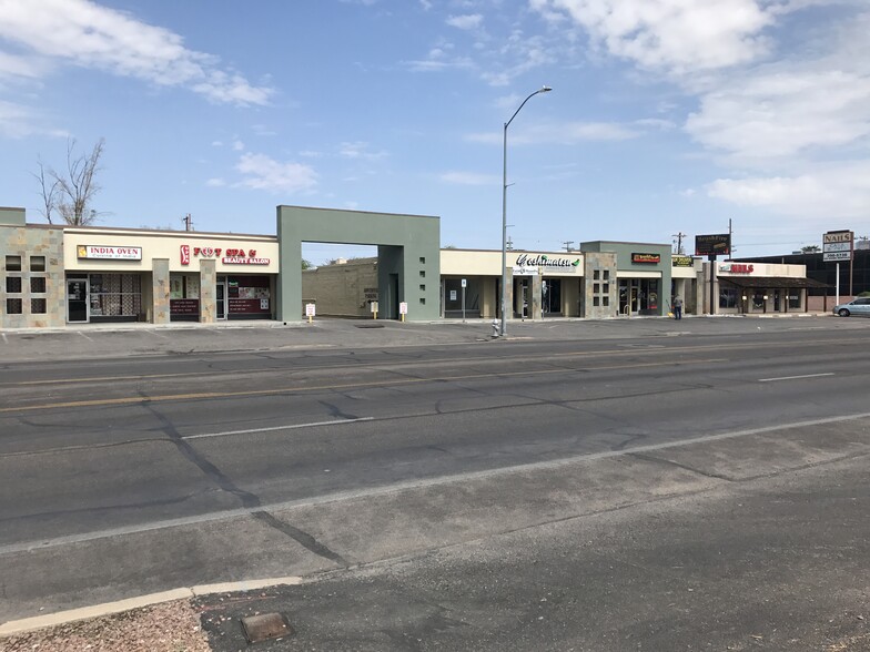 2737 N Campbell Ave, Tucson, AZ à louer - Photo du b timent - Image 1 de 3