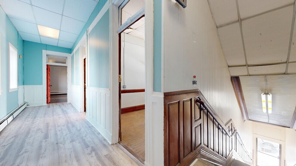 42 W Main St, Riverhead, NY à louer - Photo du bâtiment - Image 3 de 28