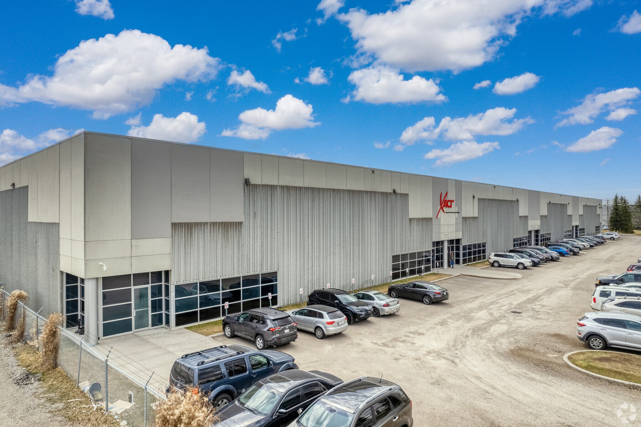 4447 46th Ave SE, Calgary, AB for sale Primary Photo- Image 1 of 1