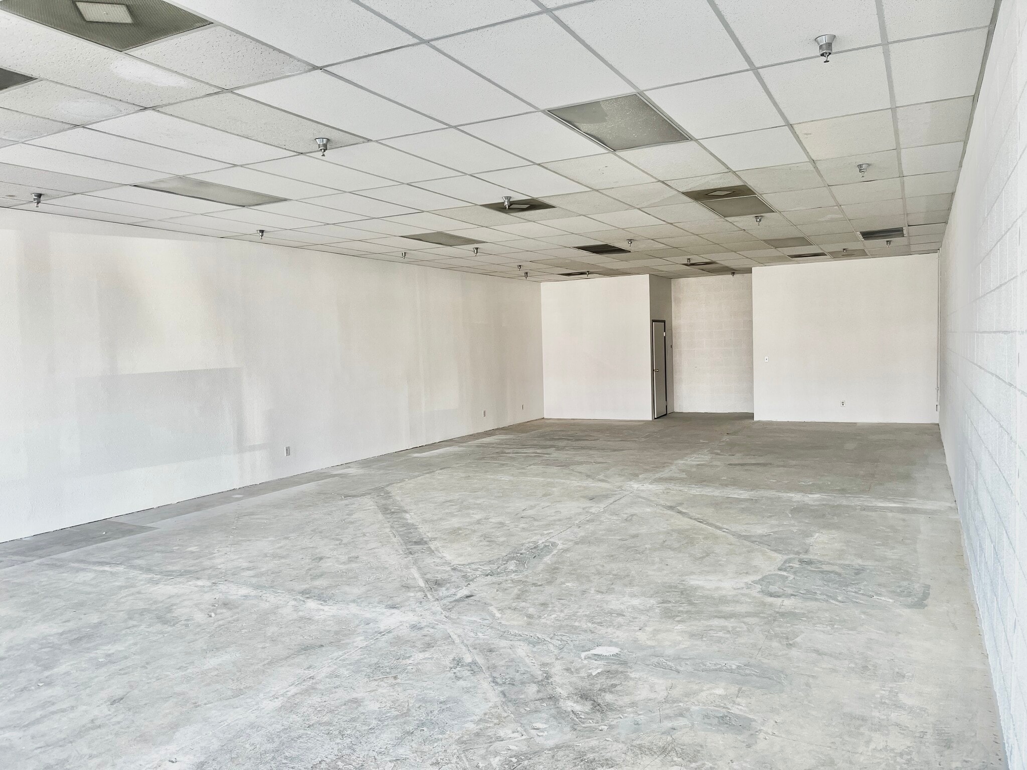 815-855 E Twain Ave, Las Vegas, NV for lease Interior Photo- Image 1 of 3