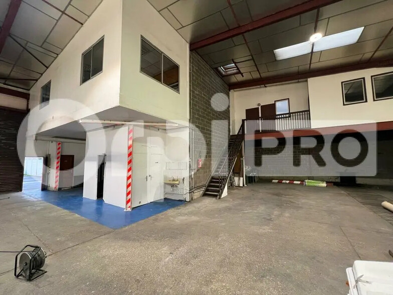 Flex in Verrières-le-Buisson for lease - Building Photo - Image 1 of 12