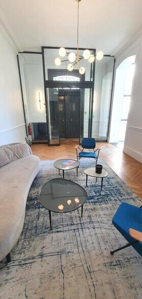 Office in Versailles for lease - Lobby - Image 2 of 16