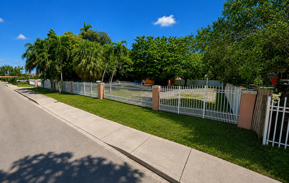13265 Alexandria Dr, Opa-locka, FL à vendre - Photo du bâtiment - Image 2 de 7