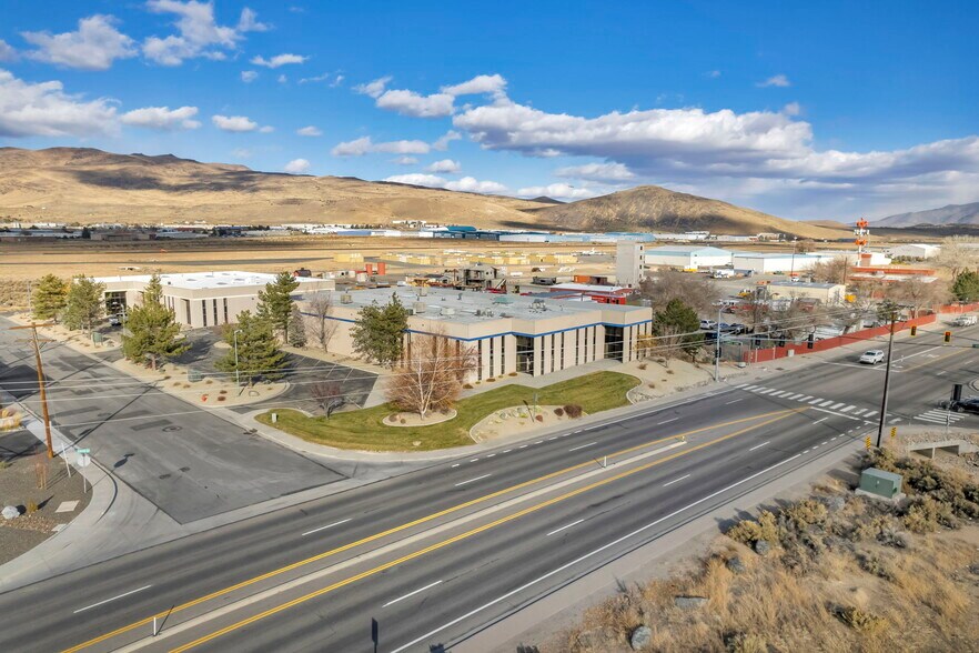 2222 College Pkwy, Carson City, NV à louer - Photo du bâtiment - Image 1 de 3