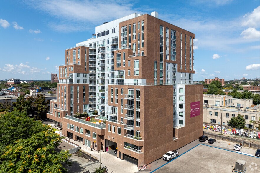 299 Campbell Ave, Toronto, ON à louer - Photo du bâtiment - Image 2 de 40