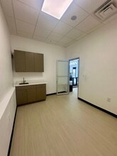 2800 Lawndale Dr, Greensboro, NC à louer Photo intérieure- Image 2 de 6