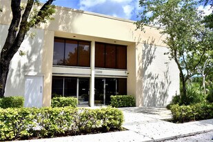 Kendall Pines Business Center - Entrepôt