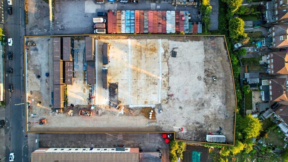 Delamare Rd, Cheshunt à louer - Photo du bâtiment - Image 3 de 14