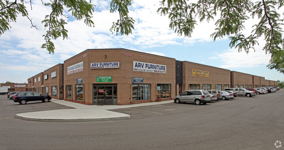 5925 Tomken Rd, Mississauga, ON for lease - Building Photo - Image 3 of 4