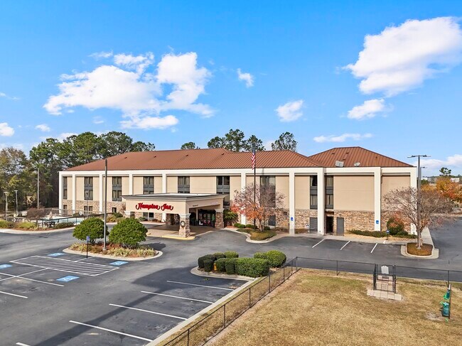 Plus de détails pour 1500 W 4th St, Adel, GA - Services hôteliers à vendre