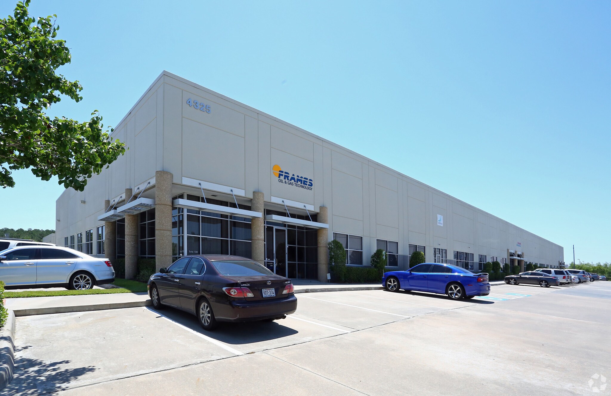 4325 W Sam Houston Pky N, Houston, TX à louer Photo du bâtiment- Image 1 de 8