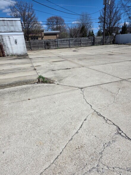 35574 23 Mile Rd, New Baltimore, MI à vendre - Photo du bâtiment - Image 3 de 8