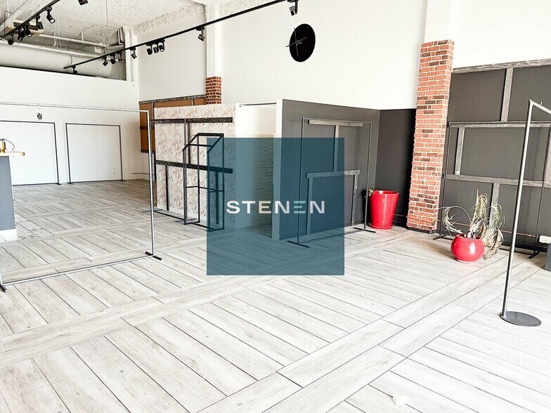 Retail in Vitrolles for lease - Building Photo - Image 3 of 5