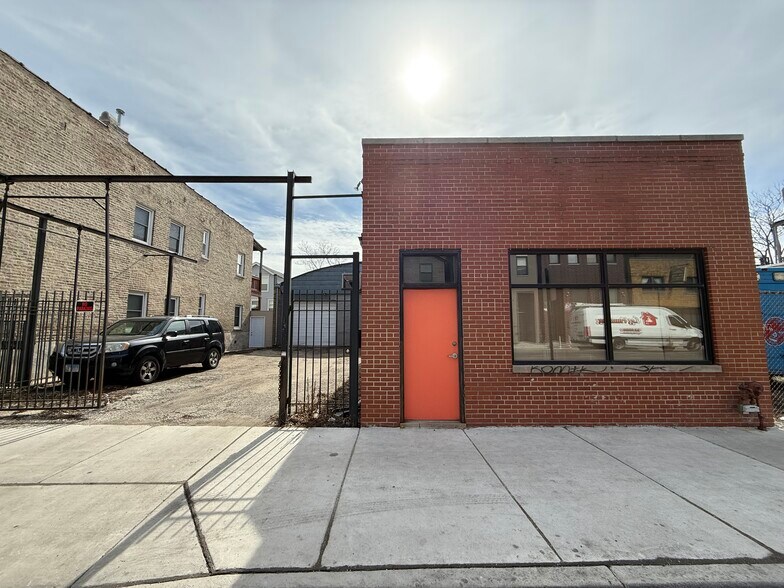 2339 W Grand Ave, Chicago, IL à vendre - Photo du bâtiment - Image 2 de 8