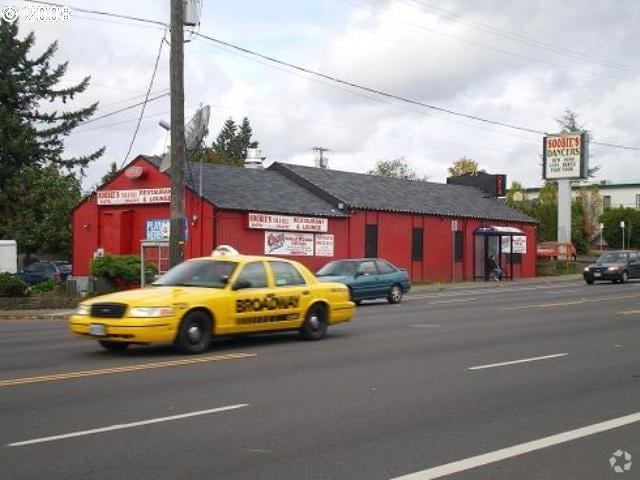 333 SE 122nd Ave, Portland, OR for sale - Building Photo - Image 2 of 4