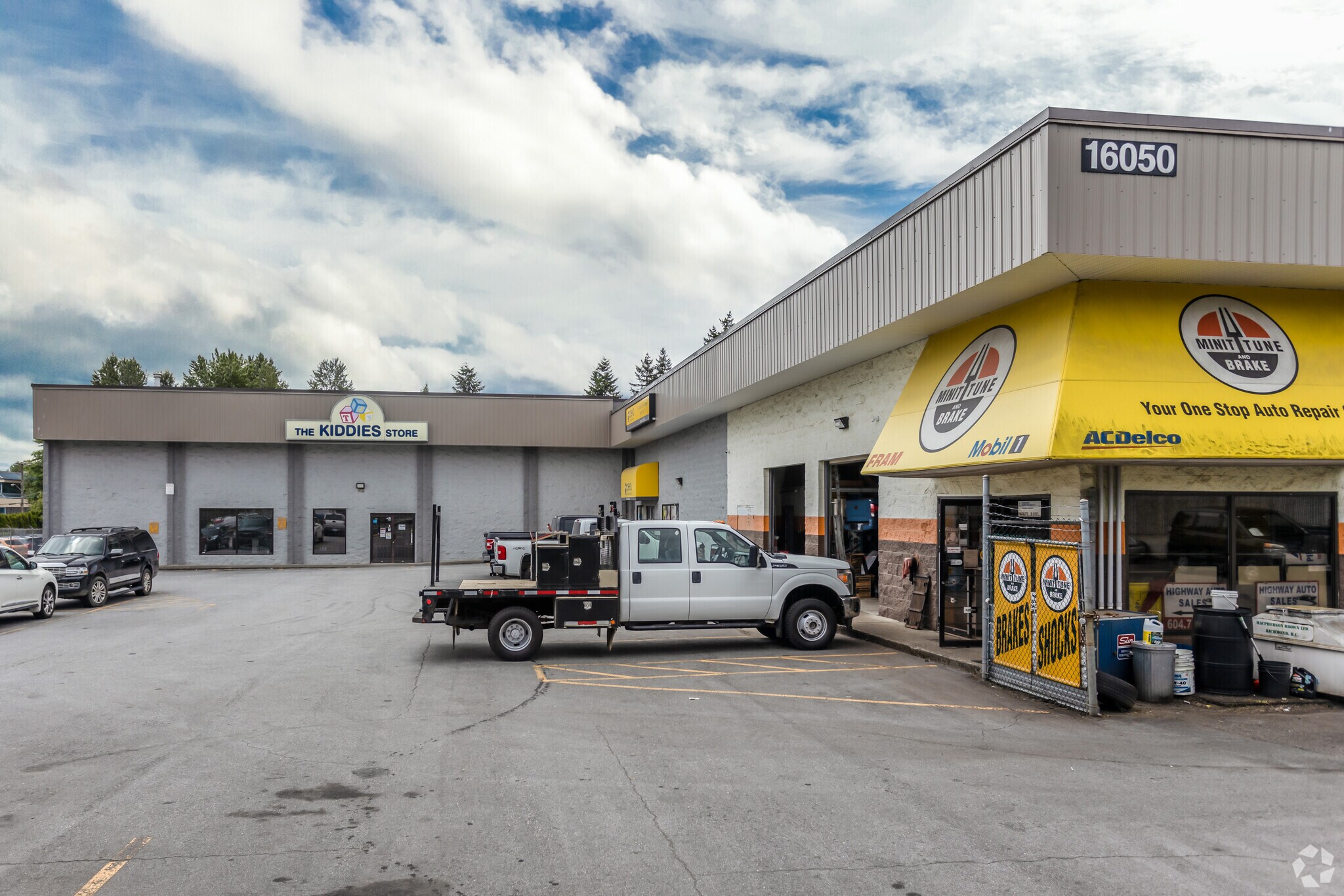 16050-16054 Fraser Hwy, Surrey, BC for sale Primary Photo- Image 1 of 1