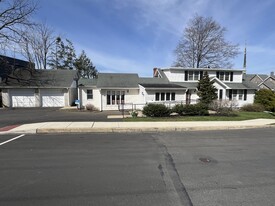 300 Spruce St, Doylestown PA - Dépanneur