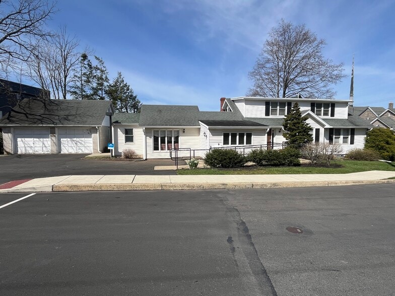 300 Spruce St, Doylestown, PA for sale - Primary Photo - Image 1 of 28