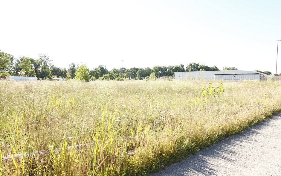 1331 W Hill Rd, Flint, MI for sale - Primary Photo - Image 3 of 3