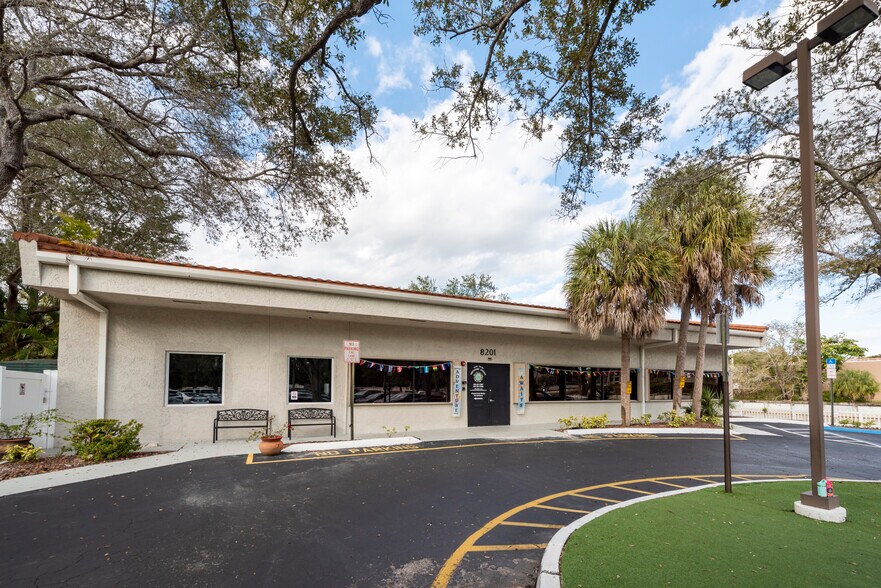 8201 W Mcnab Rd, Tamarac, FL à vendre - Photo du bâtiment - Image 2 de 36