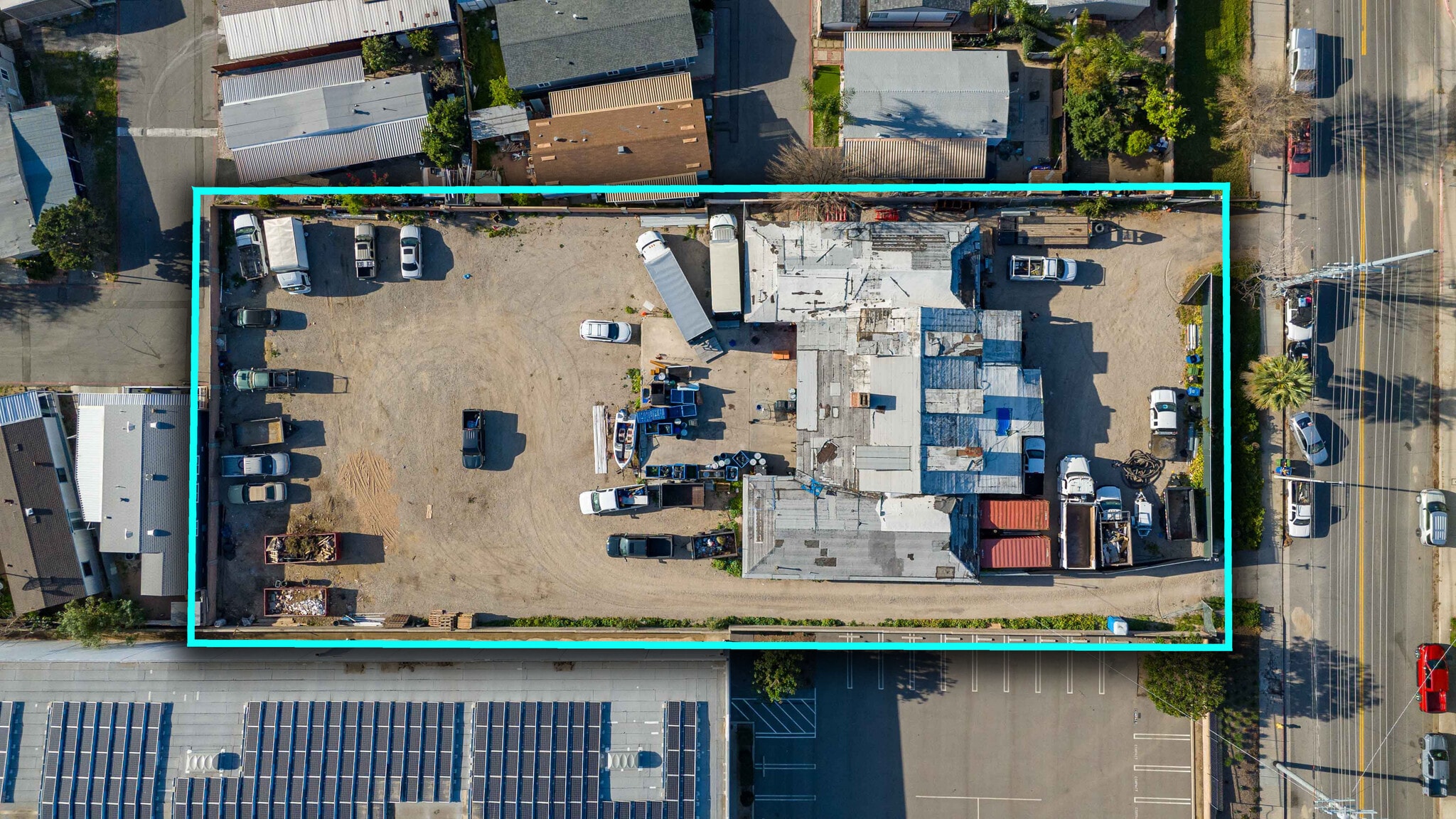 13241 Bradley Ave, Sylmar, CA à louer Photo principale- Image 1 de 9